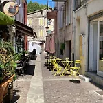 Authentique Au Coeur Du Village Provencal アパート
