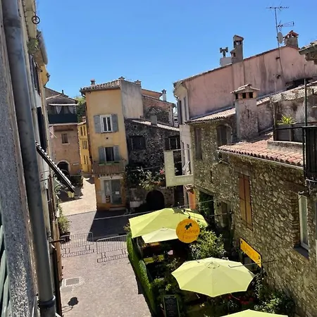 Authentique Au Coeur Du Village Provencal ヴィルヌーヴ・ルベ