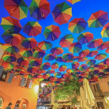 Authentique Au Coeur Du Village Provencal ヴィルヌーヴ・ルベ